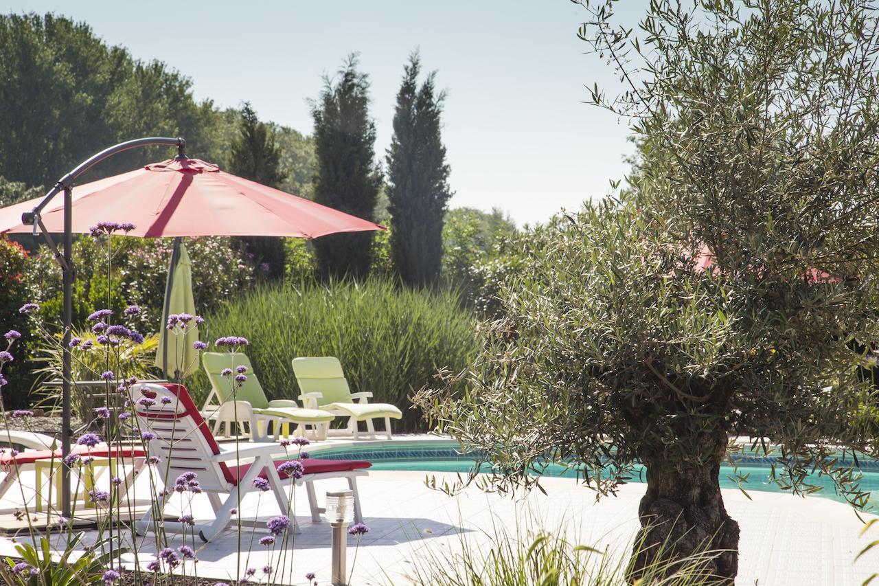 Domaine Les Magasins Bed and Breakfast Bram Exteriör bild
